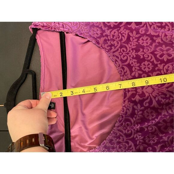 TORRID Magenta Pink/Purple Raise Velvet Floral Print Scoop Neck Cap Sleeve Knee - Picture 8 of 10